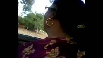 TIRUNELVELI TAMIL DELPHINE AUNTY IN CAR FEELING SATIN SILK DICK