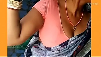desi milf aunty showing boobs in auto